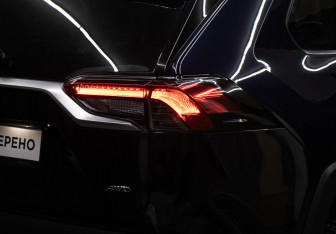 Подержанный автомобиль Toyota RAV4 2020 года (25 фото)