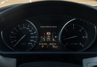Подержанный автомобиль Land Rover Range Rover Sport 2014 года (10 фото)