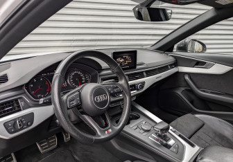 Подержанный автомобиль Audi A4 Sedan 2017 года (16 фото)