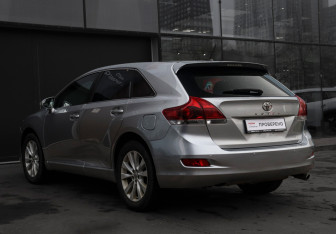 Подержанный автомобиль Toyota Venza 2014 года (7 фото)