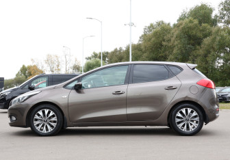 Подержанный автомобиль Kia Ceed Hatchback 2013 года (8 фото)