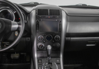 Подержанный автомобиль Suzuki Grand Vitara 2010 года (14 фото)