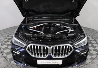 Подержанный автомобиль BMW X6 2020 года (10 фото)