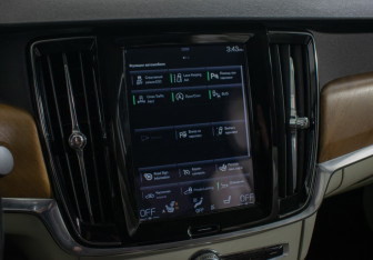 Подержанный автомобиль Volvo S90 2017 года (17 фото)