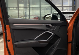 Подержанный автомобиль Audi Q3 2020 года (20 фото)