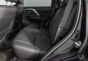 Подержанный автомобиль Mitsubishi Montero Sport 2023 года (11 фото)