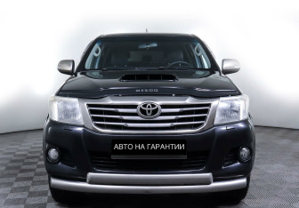 Подержанный автомобиль Toyota Hilux 2013 года (2 фото)