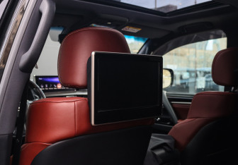 Подержанный автомобиль Lexus LX 2017 года (14 фото)