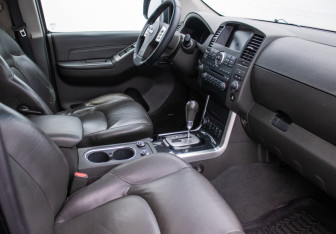 Подержанный автомобиль Nissan Pathfinder 2010 года (9 фото)