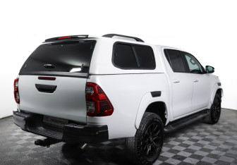 Подержанный автомобиль Toyota Hilux 2023 года (5 фото)