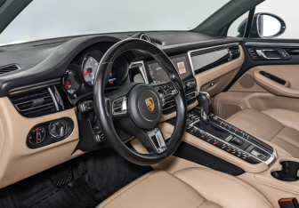 Подержанный автомобиль Porsche Macan 2021 года (15 фото)