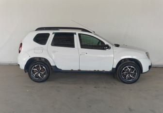 Подержанный автомобиль Renault Duster 2017 года (8 фото)