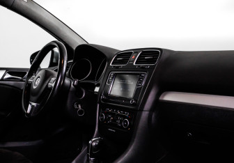 Подержанный автомобиль Volkswagen Golf Hatchback 2011 года (9 фото)