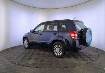 Подержанный автомобиль Suzuki Grand Vitara 2013 года (7 фото)