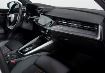 Подержанный автомобиль Audi A3 Hatchback 2021 года (9 фото)