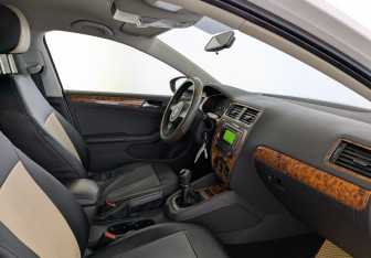 Подержанный автомобиль Volkswagen Jetta Sedan 2014 года (11 фото)