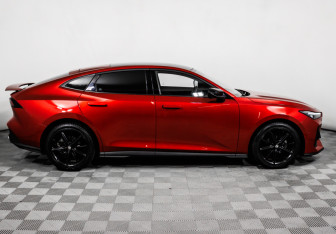 Подержанный автомобиль Changan UNI-V 2023 года (4 фото)