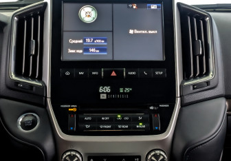 Подержанный автомобиль Toyota Land Cruiser Suv 2017 года (15 фото)