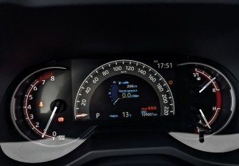 Подержанный автомобиль Toyota RAV4 2021 года (13 фото)