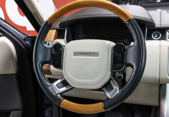 Подержанный автомобиль Land Rover Range Rover 2018 года (17 фото)