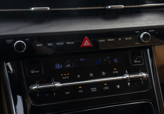 Подержанный автомобиль Kia Carnival 2021 года (15 фото)