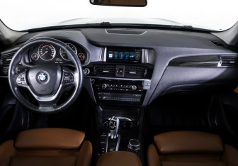 Подержанный автомобиль BMW X3 2017 года (12 фото)