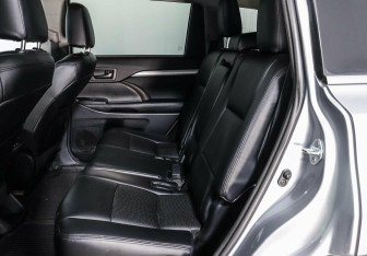 Подержанный автомобиль Toyota Highlander 2016 года (10 фото)