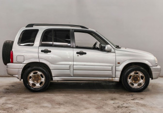 Подержанный автомобиль Suzuki Grand Vitara 2003 года (4 фото)
