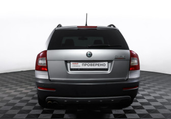 Подержанный автомобиль Skoda Octavia Wagon 2012 года (6 фото)