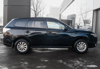 Подержанный автомобиль Mitsubishi Outlander 2012 года (4 фото)