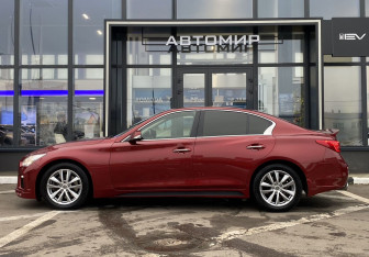 Подержанный автомобиль Infiniti Q50 2015 года (4 фото)