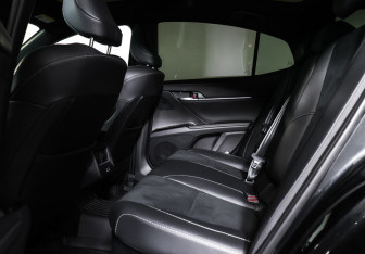 Подержанный автомобиль Toyota Camry Sedan 2025 года (12 фото)