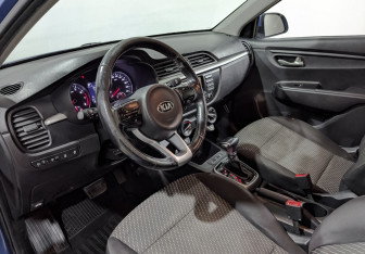 Подержанный автомобиль Kia Rio Hatchback 2019 года (14 фото)