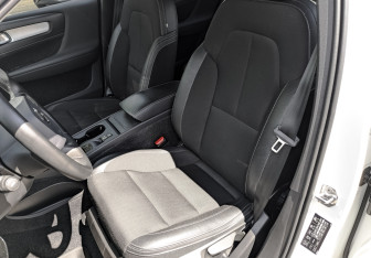 Подержанный автомобиль Volvo XC40 2020 года (20 фото)