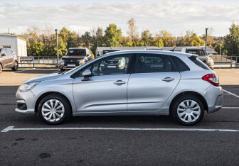 Подержанный автомобиль Citroen C4 Hatchback 2012 года (8 фото)