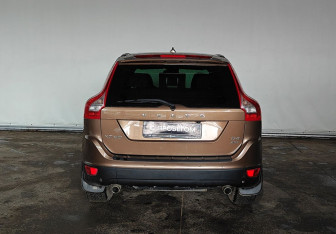 Подержанный автомобиль Volvo XC60 2012 года (5 фото)
