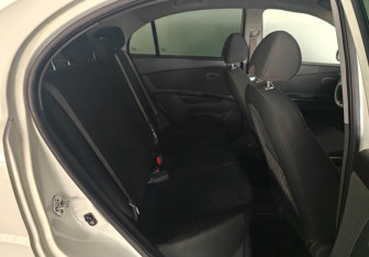 Подержанный автомобиль Kia Rio Sedan 2011 года (10 фото)