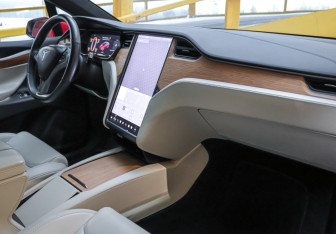 Подержанный автомобиль Tesla Model X 2019 года (9 фото)