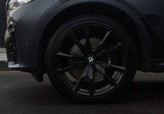 Подержанный автомобиль BMW X7 2020 года (36 фото)