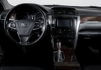 Подержанный автомобиль Toyota Camry Sedan 2017 года (12 фото)