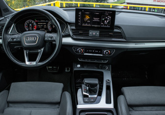 Подержанный автомобиль Audi Q5 2021 года (12 фото)