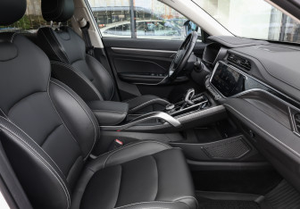 Подержанный автомобиль Geely Atlas Pro 2023 года (10 фото)