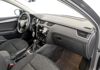 Подержанный автомобиль Skoda Octavia Liftback 2019 года (11 фото)