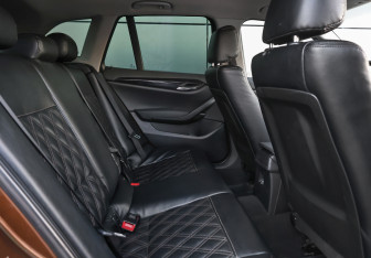 Подержанный автомобиль BMW X1 2011 года (11 фото)