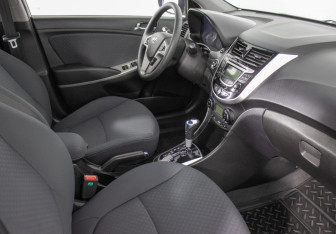 Подержанный автомобиль Hyundai Solaris Hatchback 2014 года (9 фото)