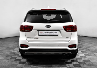 Подержанный автомобиль Kia Sorento 2019 года (6 фото)