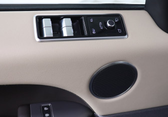Подержанный автомобиль Land Rover Range Rover Sport 2020 года (18 фото)