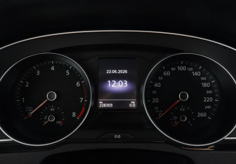 Подержанный автомобиль Volkswagen Passat Wagon 2016 года (7 фото)