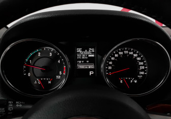 Подержанный автомобиль Jeep Grand Cherokee 2012 года (12 фото)