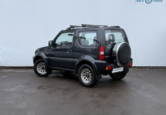 Подержанный автомобиль Suzuki Jimny 2011 года (7 фото)
